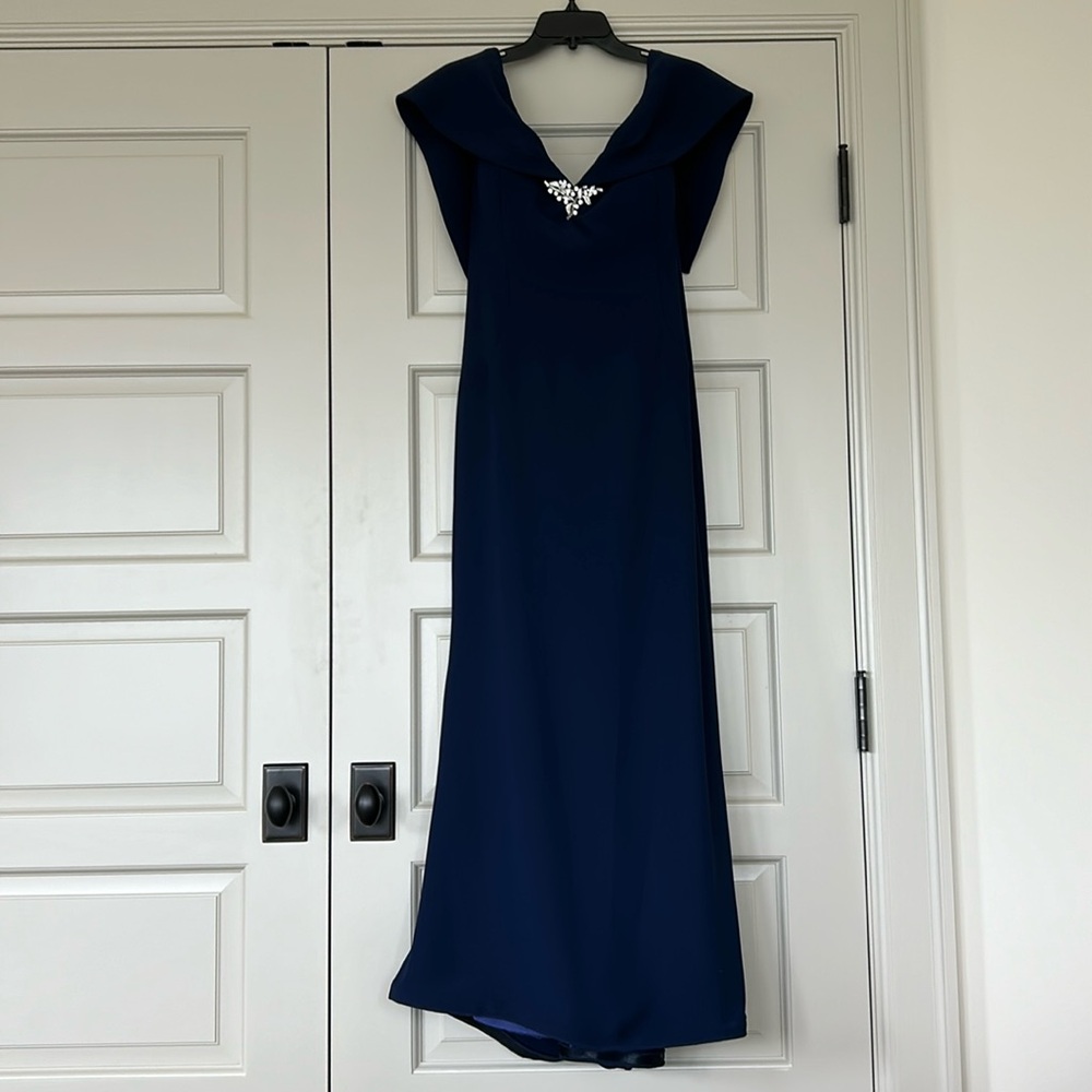 Gorgeous couture navy blue offshoulder vneck formal gown silver embellishment 16